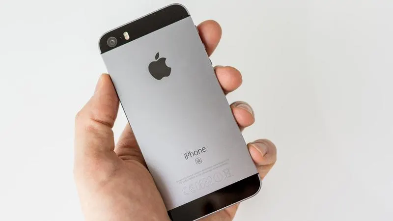 В «Связной» завезли дешевые iPhone SE и другие модели. Есть очень крутые предложения – даже 7 Plus