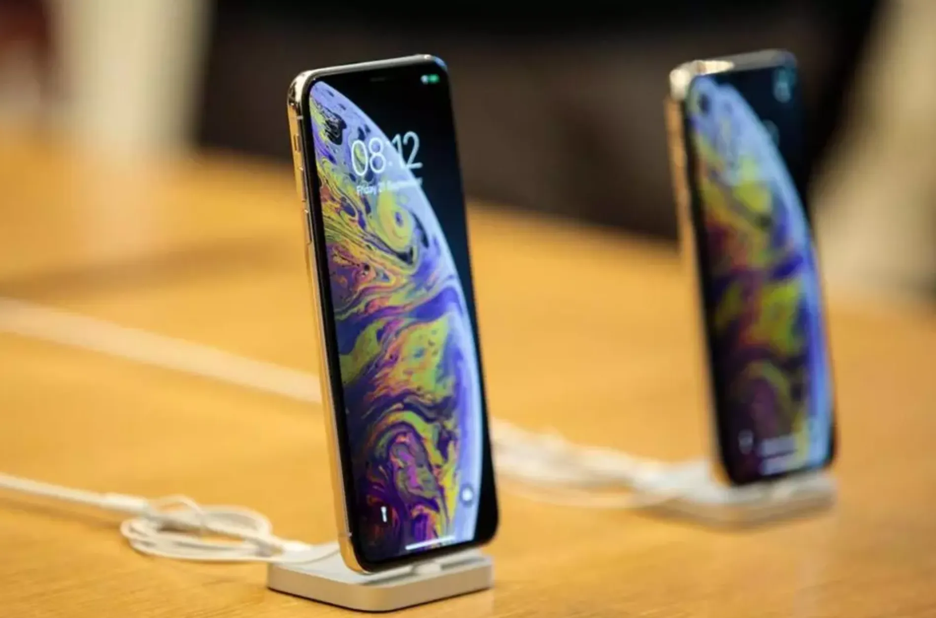Осенью выйдет iPhone с тройной камерой. И последний смартфон Apple с ЖК-дисплеем