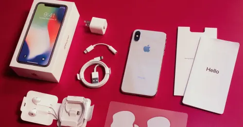 Apple – жадина. Как поменялась коробка с iPhone с 2007 года