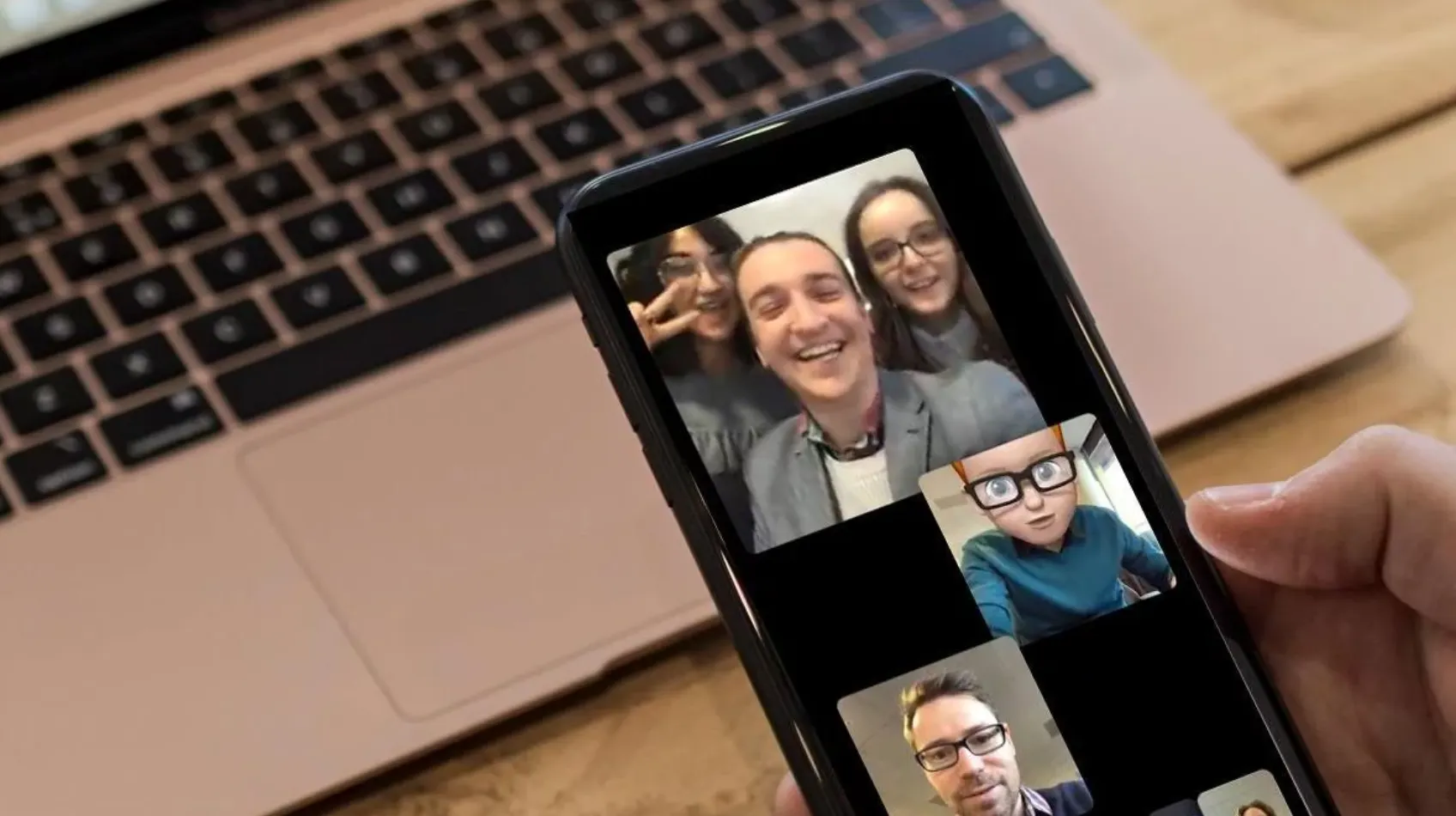 С помощью FaceTime можно подслушать любого владельца iPhone. Apple не спешит исправлять баг