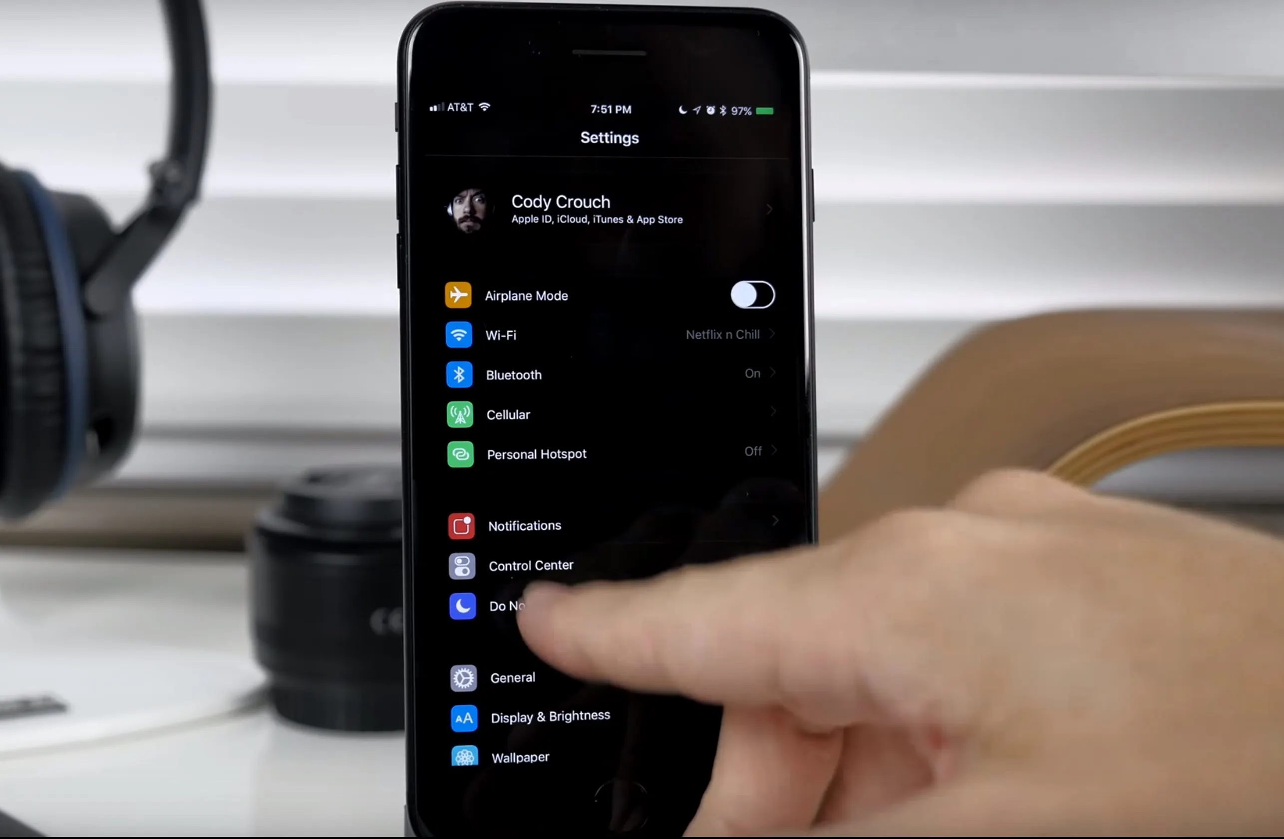 В iOS 13 наконец-то будет темная тема. Она сильно сэкономит заряд iPhone