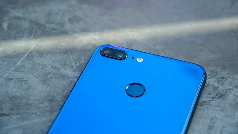 Honor 9 Lite – один из лучших смартфонов бренда. И один из худших