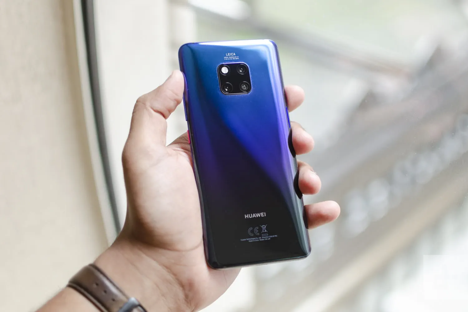 Huawei Mate 20 Pro – один из двух лучших камерофонов в мире. Тройная камера решает