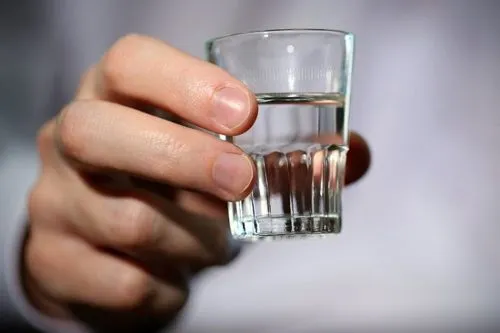 В какой стране самая дорогая водка в мире? А где она дешевле, чем в России?