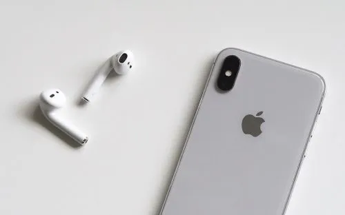 В 2018 году AirPods стали популярнее в России в 6 раз. Весь рынок тоже мощно вырос