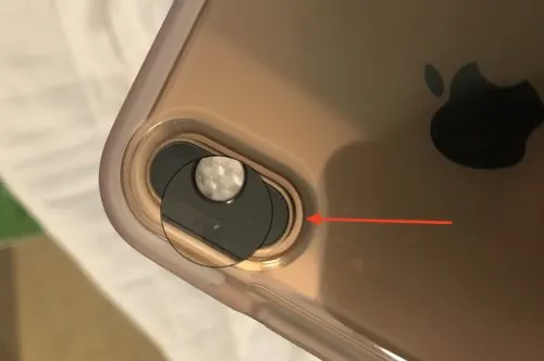 У владельцев iPhone XS массово трескается камера. Ремонт стоит как половина айфона