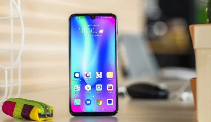 Honor 10 Lite для России очень странный. Там есть NFC, но мало памяти