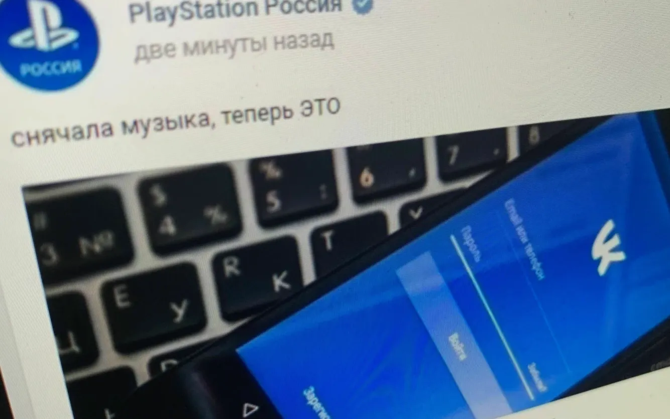 Тысячи сообществ во «ВКонтакте» опубликовали одинаковую запись. Соцсеть сломали обиженные программисты