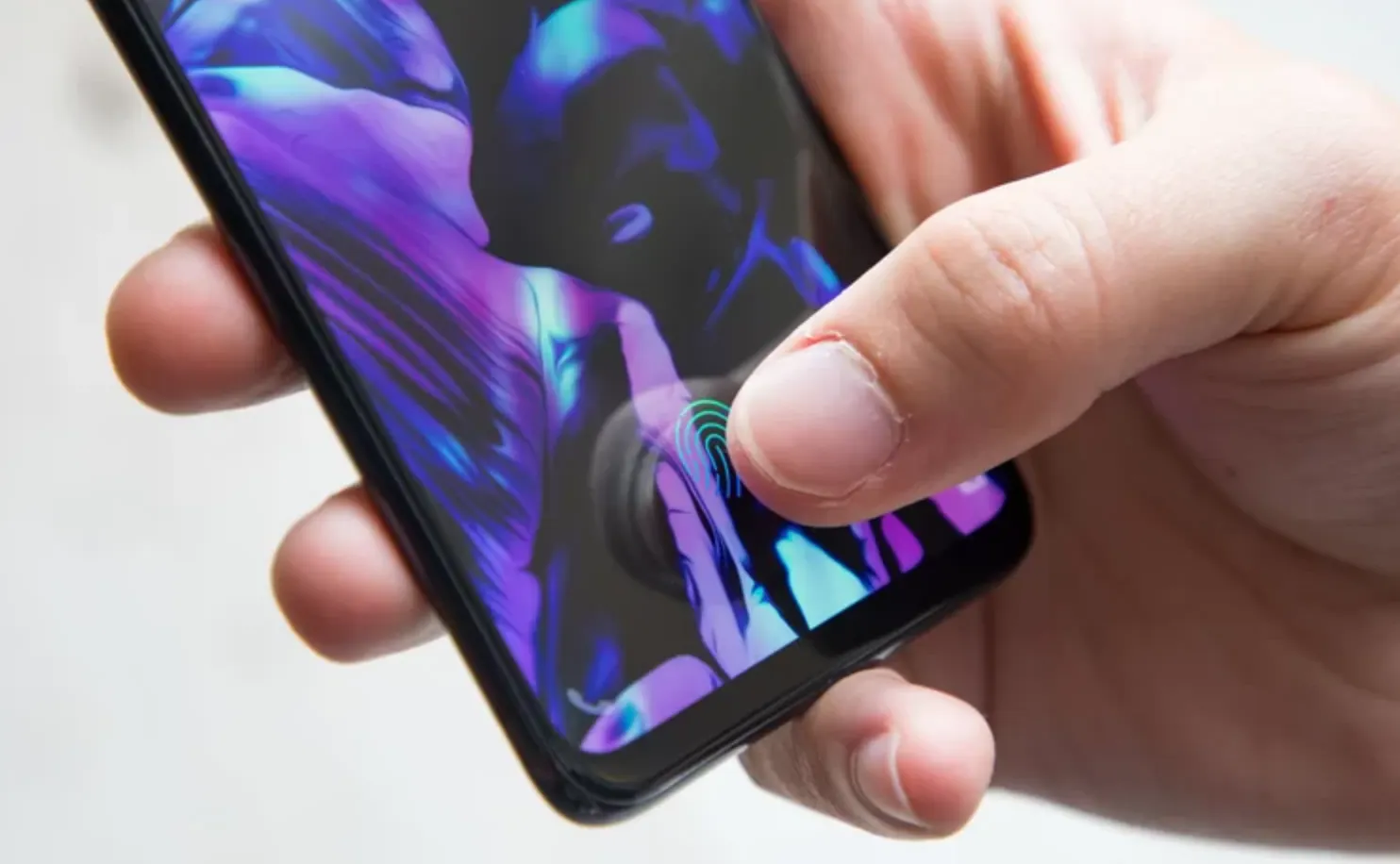 Samsung Galaxy S10 еще не вышел, а у него уже проблемы. Как так?