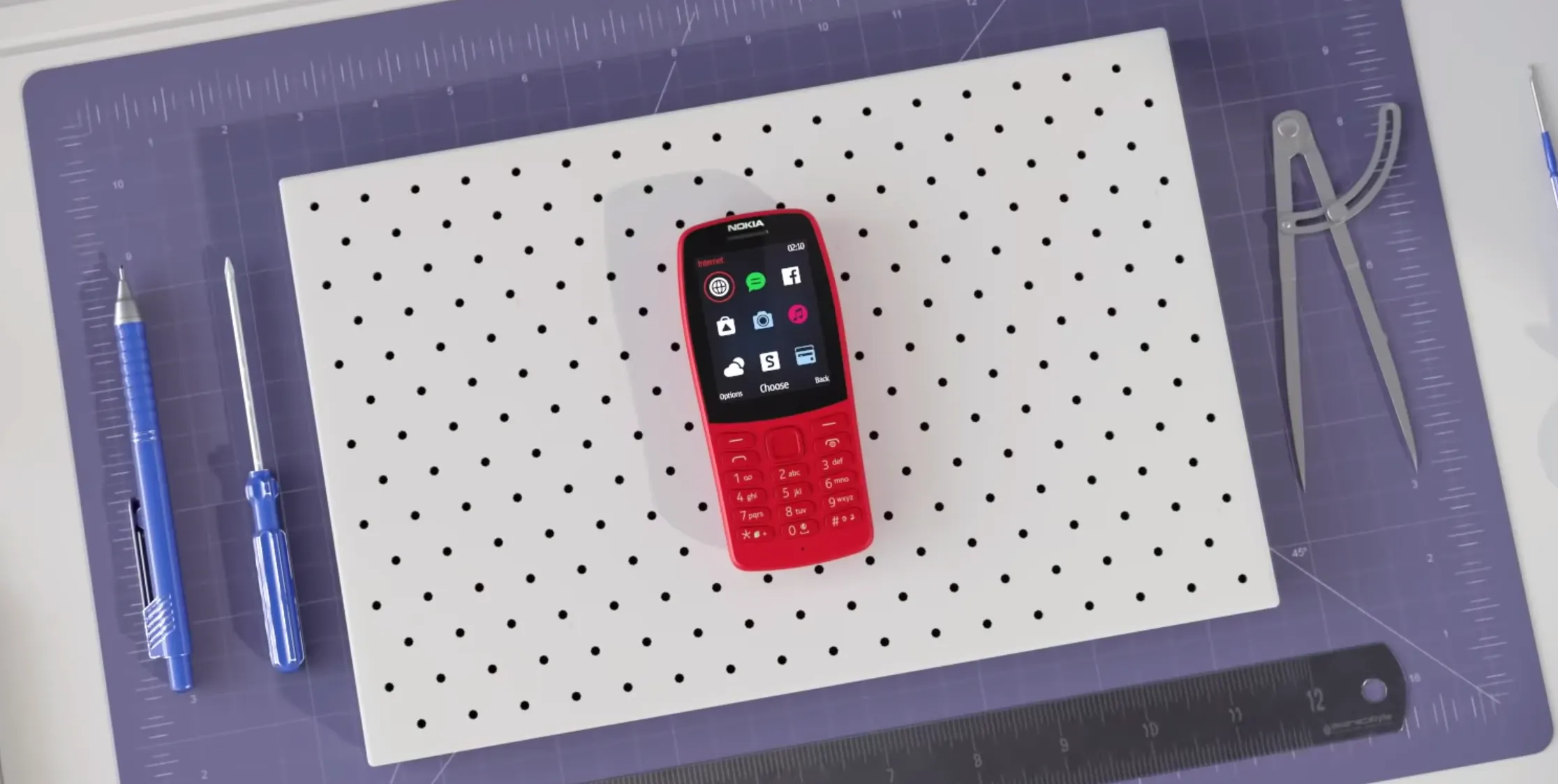 Презентован Nokia 210 –  кнопочник из прошлого. Чем он уникален?