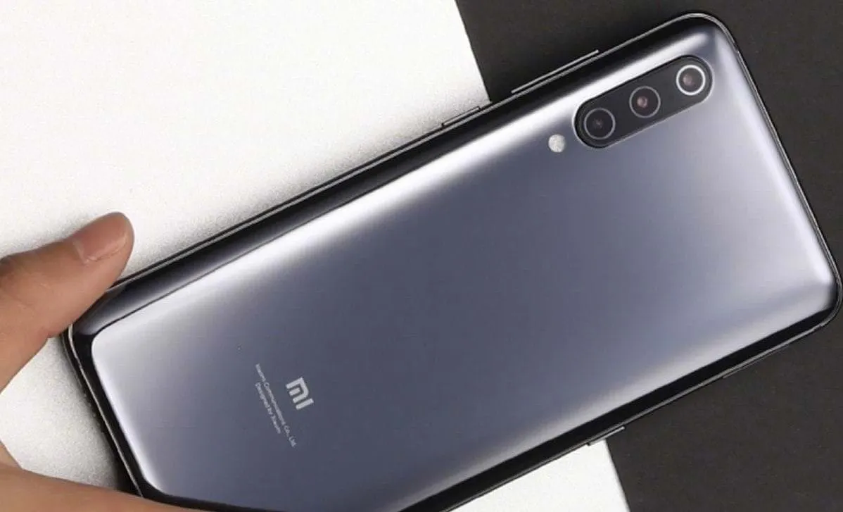 Презентован Xiaomi Mi 9 – флагман с чипом Snapdragon 855, тройной камерой и NFC