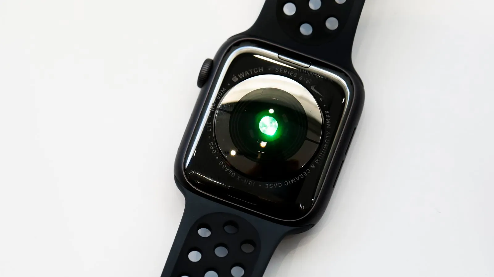 Почему Xiaomi Mi Band никогда не сравнится с Apple Watch. Часы стали гораздо практичнее