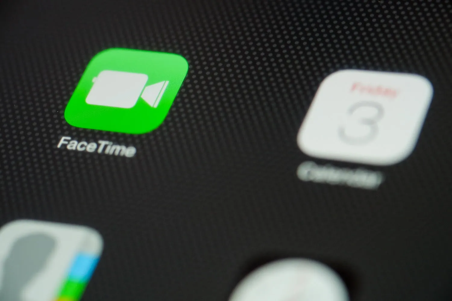 Apple запретила приложениям крысить данные пользователей. FaceTime тоже исправлен, ура