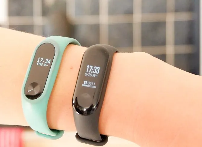 Для Xiaomi Mi Band вышли официальные цветные ремешки. Это провал