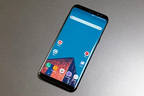 Часто хвалим Samsung Galaxy S8. Где взять его за гроши?