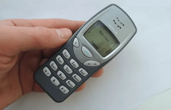Nokia перевыпустит 3210. Легендарная модель вышла 20 лет назад
