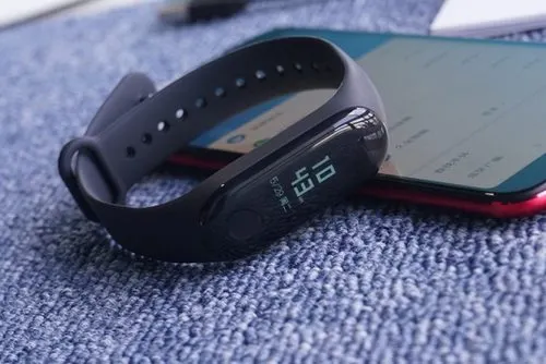 Эффект Xiaomi Mi Band. В России больше чем в 3 раза выросли продажи фитнес-трекеров