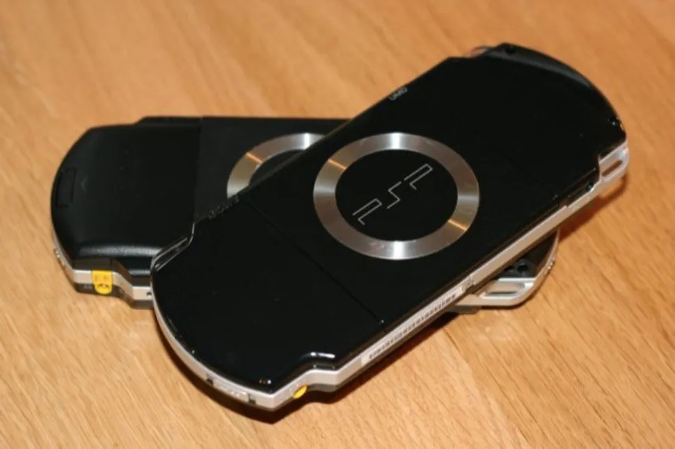 Sony PSP – самая культовая приставка нулевых. Сейчас ее можно взять только на Авито