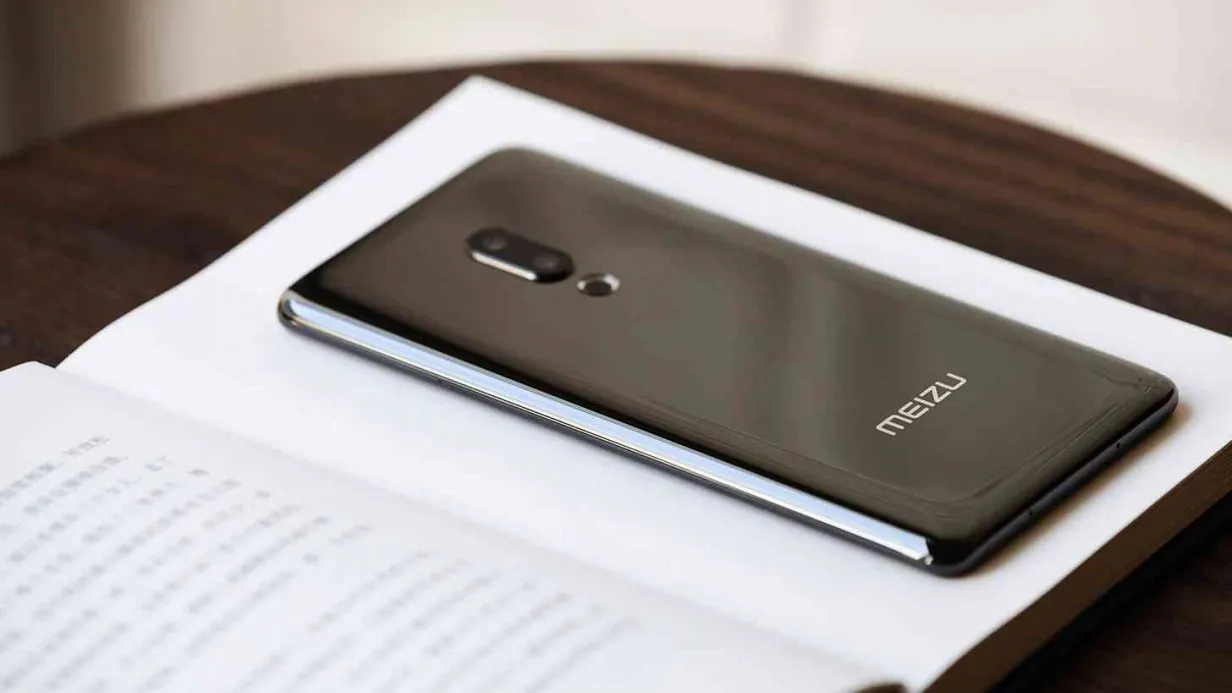 Meizu Zero тотально провалился. Девайс без дырок никому не нужен