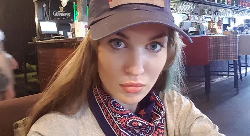 Наркоманка Анна Глазова из текста «Батеньки» сошла с ума. Она хотела покончить с собой