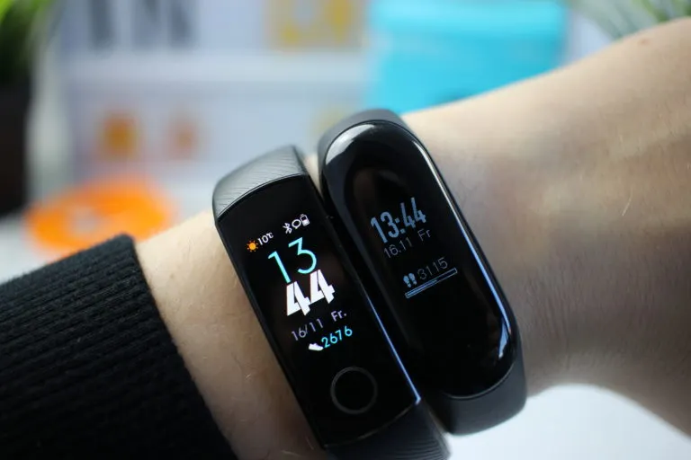 Экран Xiaomi Mi Band сильно тускнеет, если им не пользоваться. Как решить проблему?