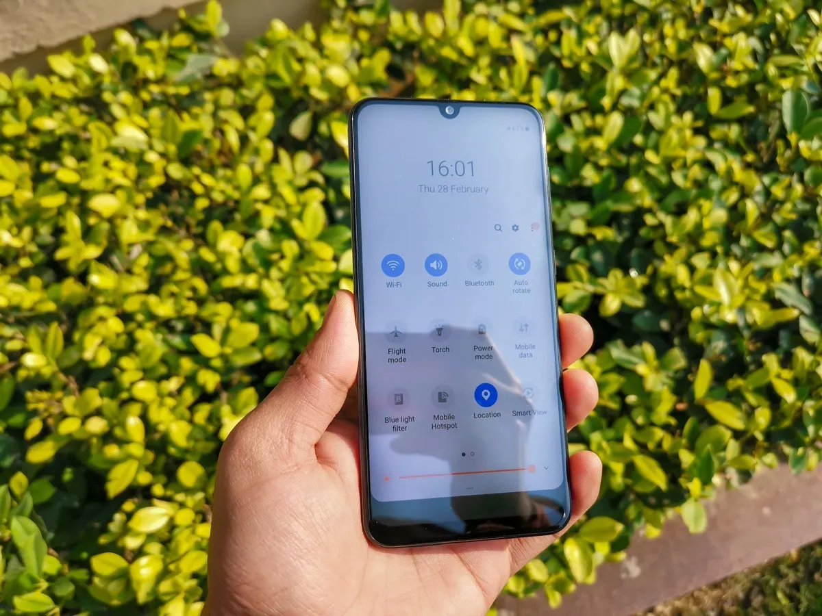 В России появился Samsung Galaxy A30. Это младшая версия крутого А50