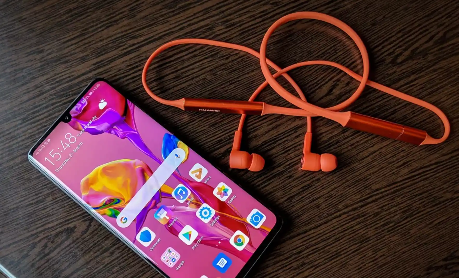 У Huawei вышла гарнитура в стиле BeatsX. Недорогая и с классной зарядкой