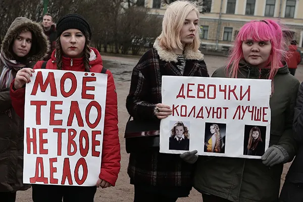 Скользкий Кашин, феминистки и Собчак. Главные видосы недели