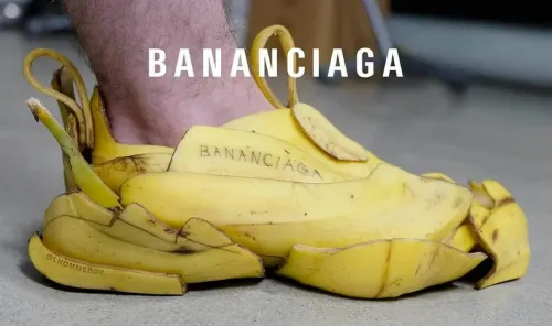 Balenciaga за семь тысяч. Одноклассники избили девочку за паленые кроссовки