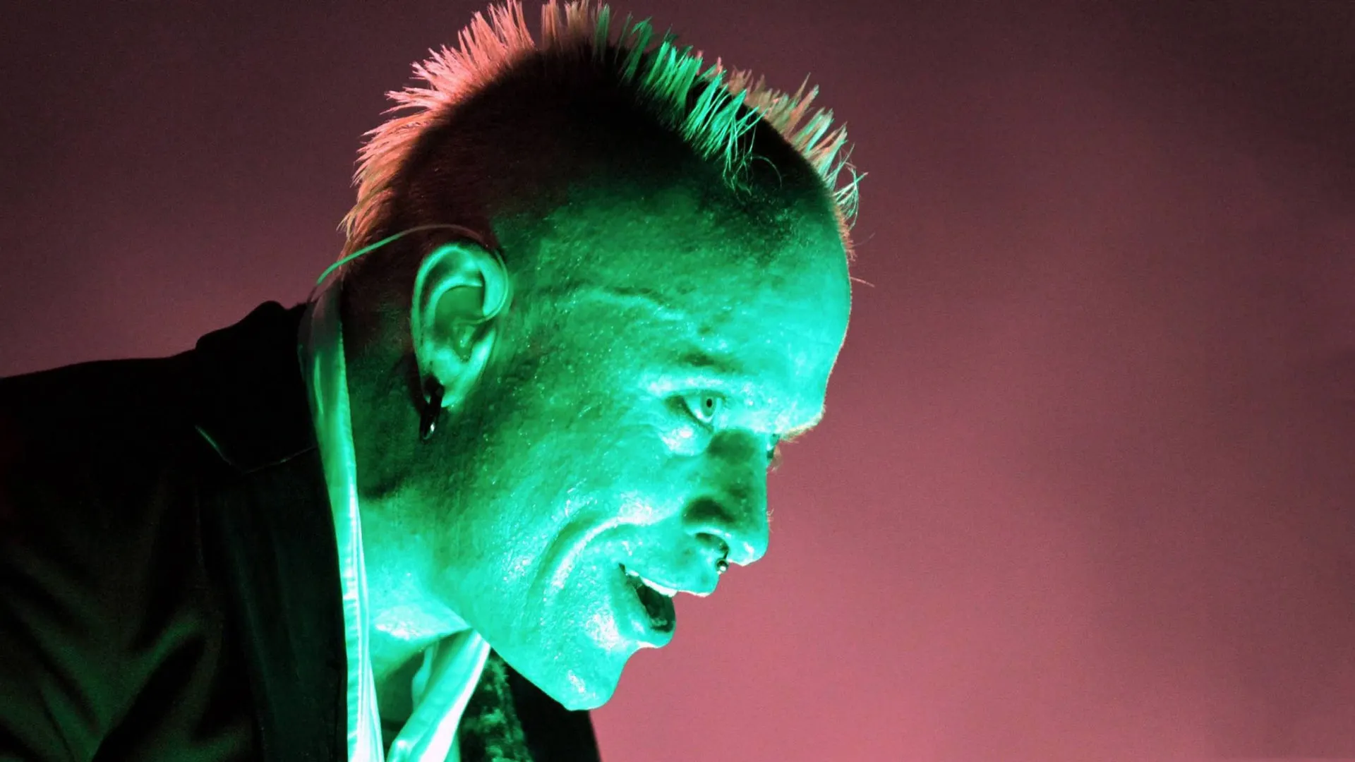 Вокалист The Prodigy Кит Флинт покончил с собой. Тут – 6 главных видео с легендой