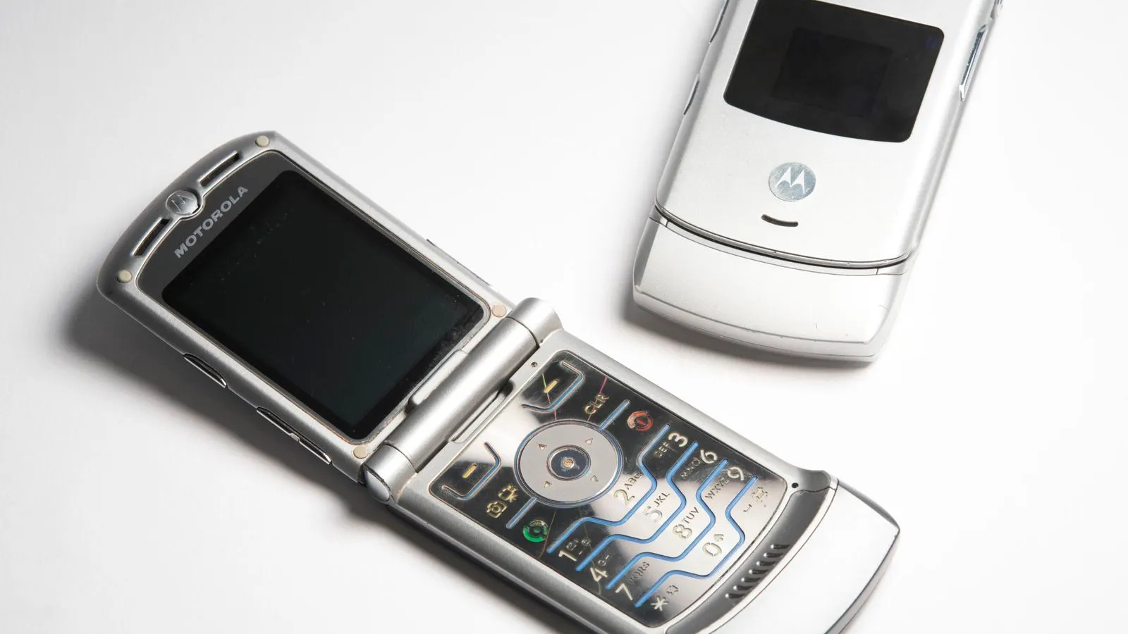 Motorola придумала, каким будет второй экран в новом RAZR. Гениально и просто