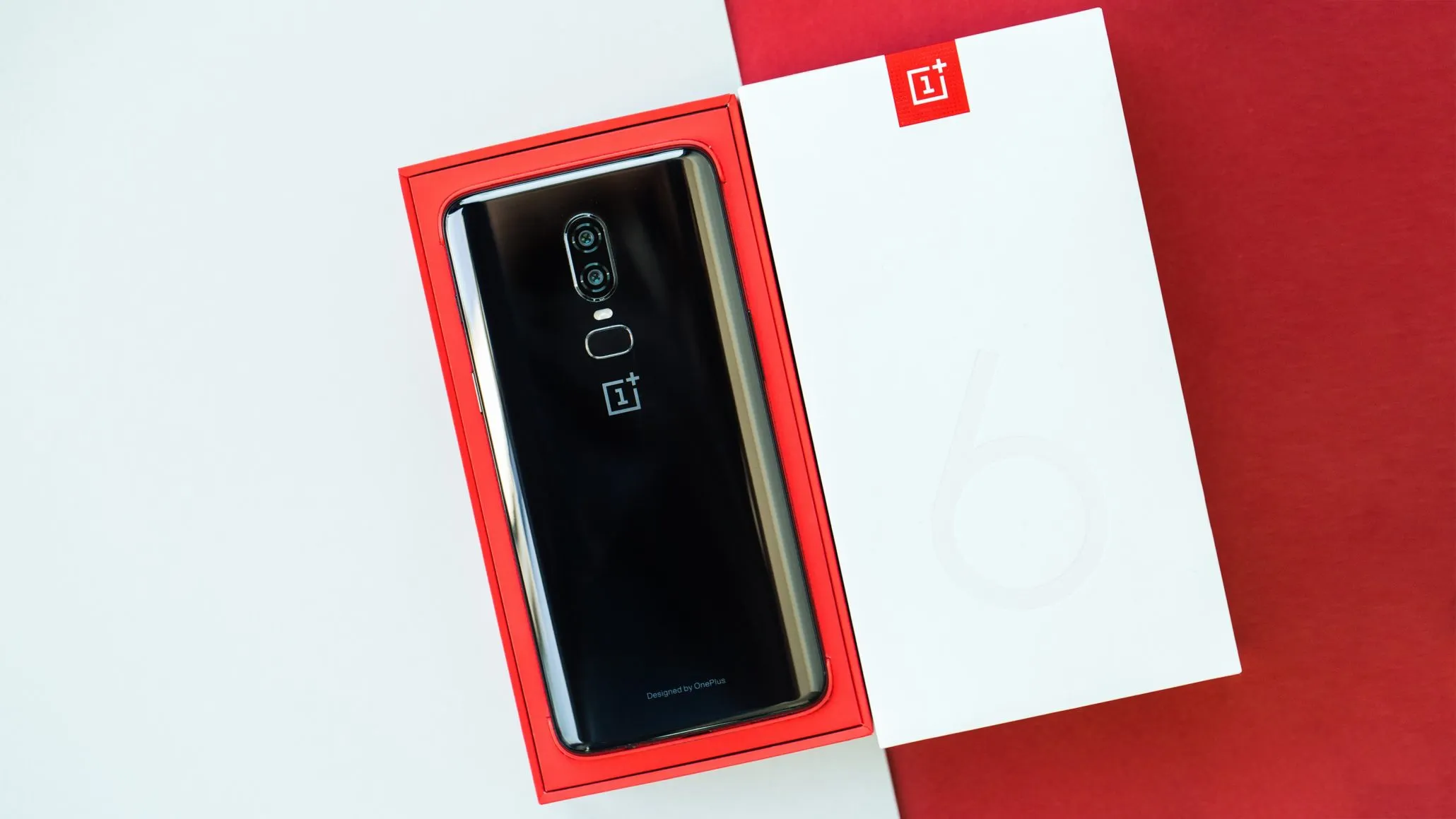 Флагманский OnePlus 6 сильно подешевел в России. Чем парадоксальна его цена?