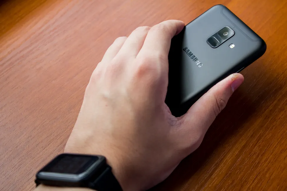 Снижена цена на Samsung Galaxy A6. Там NFC и очень крутой дисплей