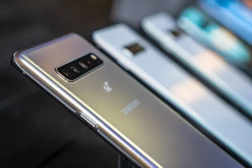 Samsung Galaxy S10 уже можно брать. Флагман подешевел через 5 дней после выхода