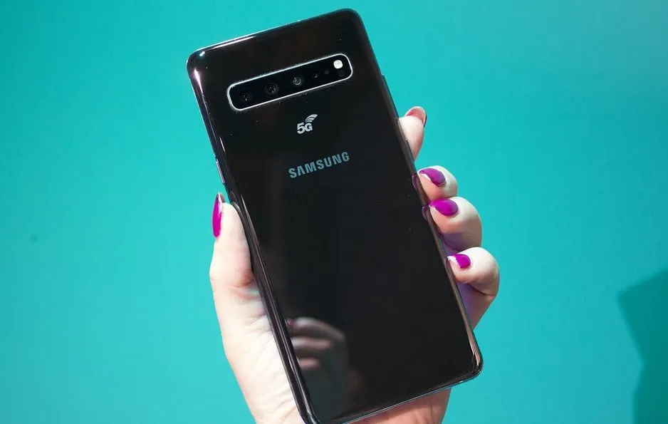 Как Samsung Galaxy S10 подешевел за месяц. И почему нельзя брать корейские флагманы на старте