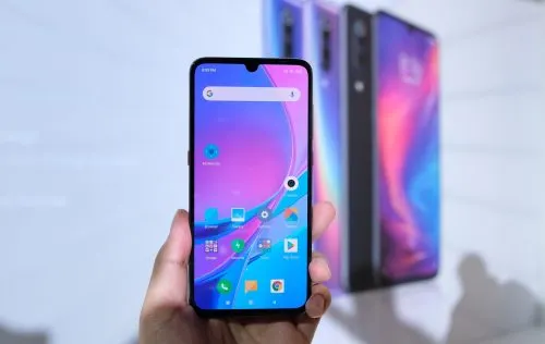 Xiaomi Mi 9 и Redmi 7 приехали в Россию. Какие цены и подарки?