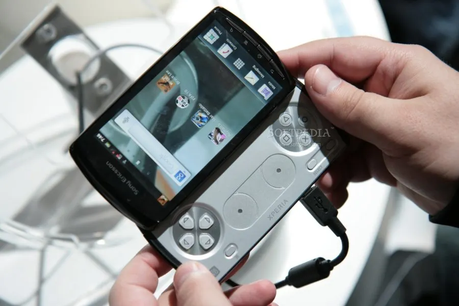 Xperia Play 2 может спасти Sony. Этот эксперимент нужно продолжать