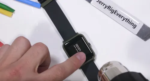 Говорят, что у Amazfit Bip выпадает экран. Есть ли брак на самом деле?