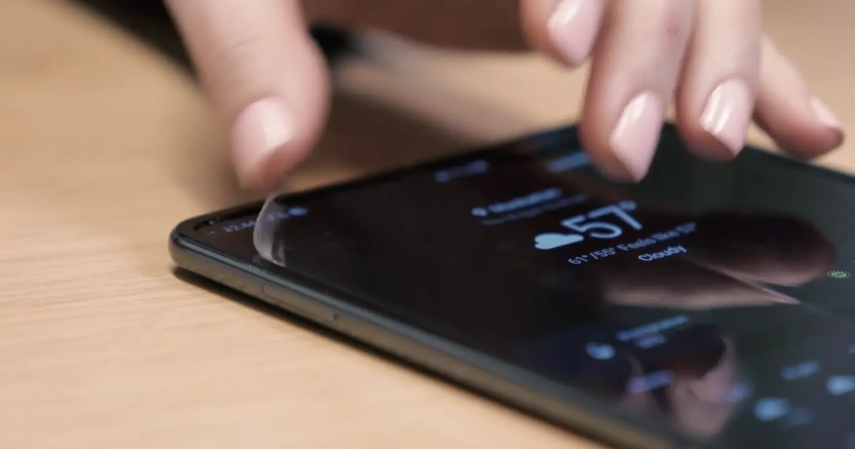 Samsung отменила предпродажу Galaxy Fold. Все проблемы из-за экрана