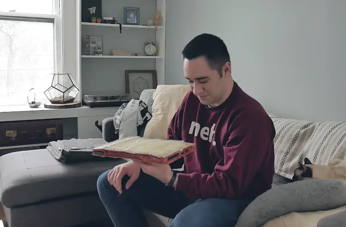 Блогер сделал компьютер из лазаньи. Девайс работал, а потом протух