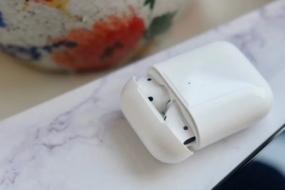AirPods 2 в 2021 году – брать или нет? Перечисляем плюсы и минусы