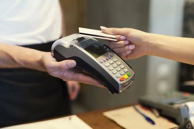Visa сделала подарок владельцам смартфонов без NFC. Пин-код придется вводить реже
