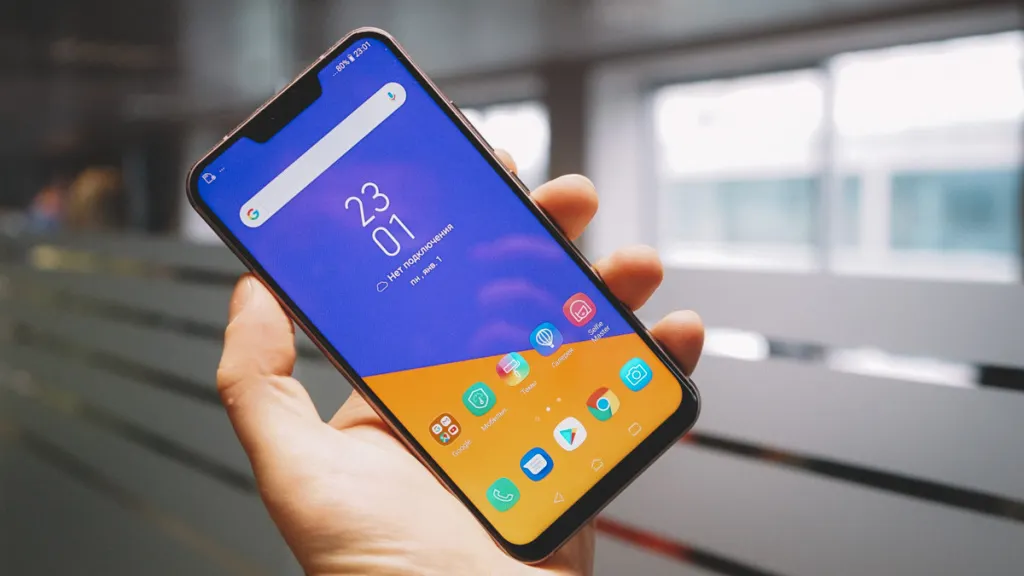 Подешевел Asus ZenFone 5. Там слабый процессор, но остальное – класс
