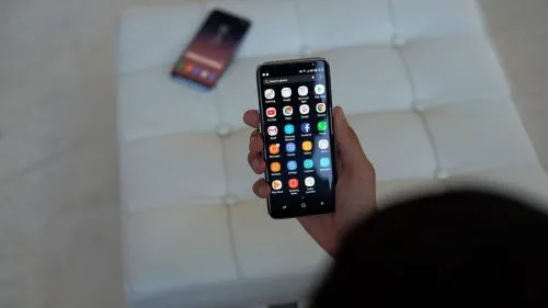В чем уникальность Samsung Galaxy S8? Объясняем на примере его конкурентов