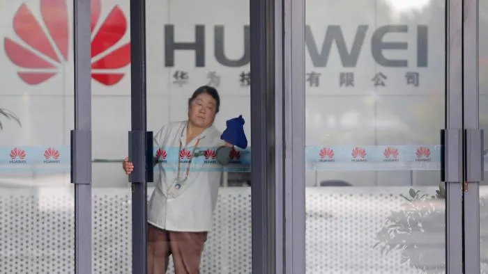 Huawei говорила, что ее акциями владеют сотрудники. Это ложь