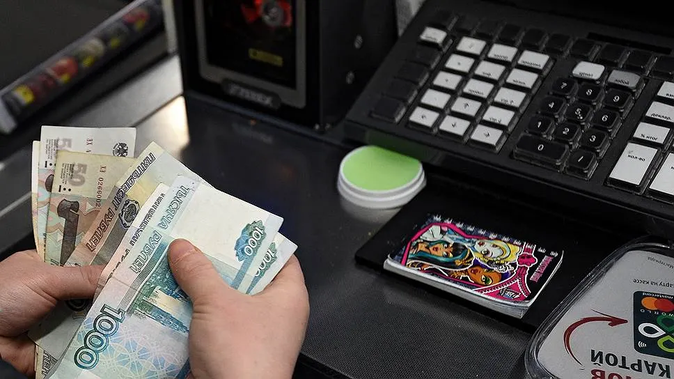 В России теперь можно снять деньги на кассе в магазине. Банкоматы – чао?