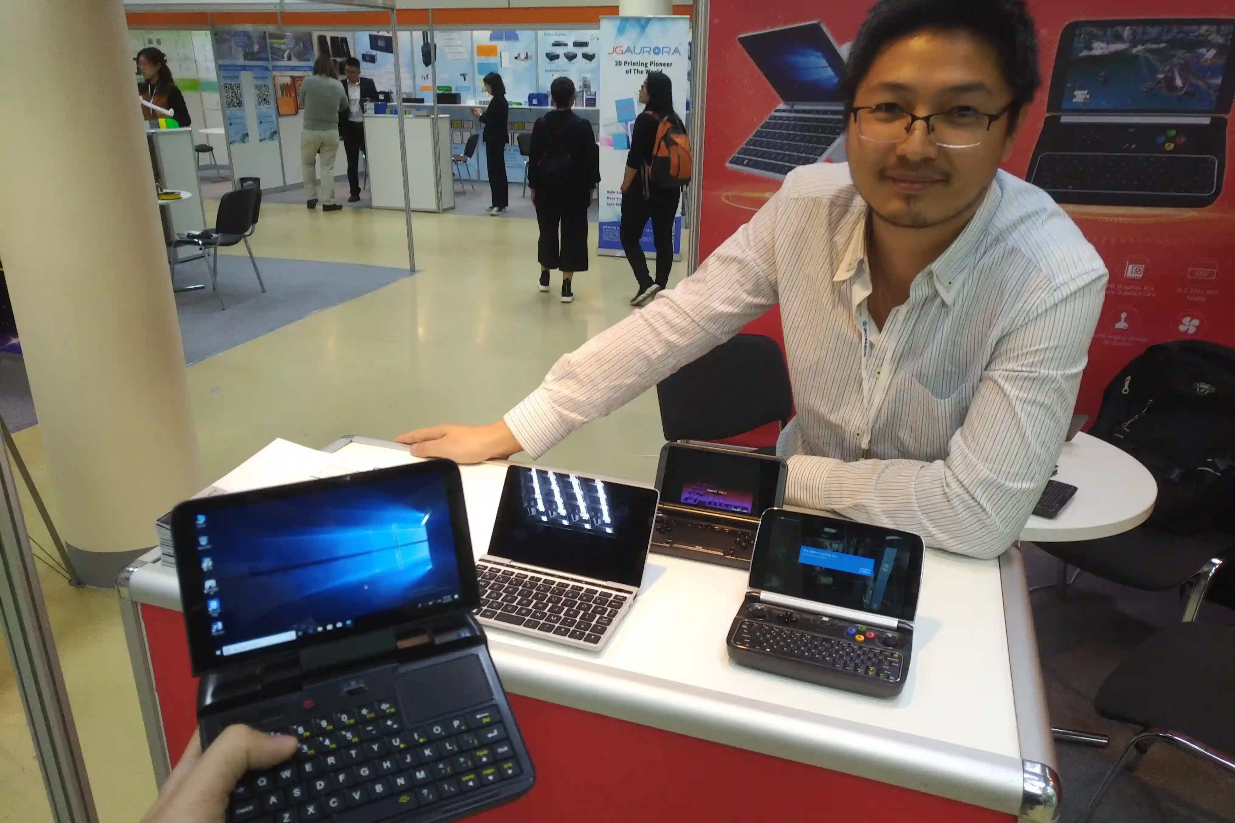 Китайцы показали компактный клон MacBook. Он имеет топовое железо и весит 1,5 кг