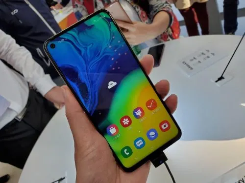 Samsung Galaxy A60 продают с жирной скидкой. Неужели он круче, чем A50?
