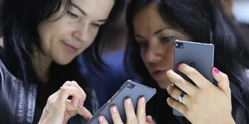 Huawei выкатит свою ОС осенью. Она будет совместима с Android-приложениями