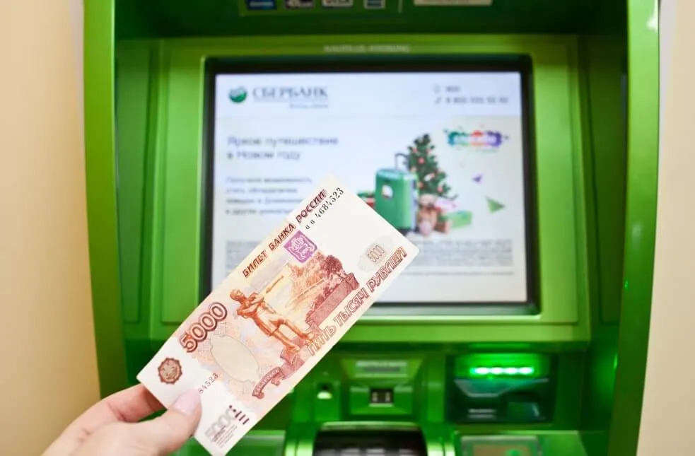 «Сбербанк» придумал как переводить деньги людям без карты. Как это работает?